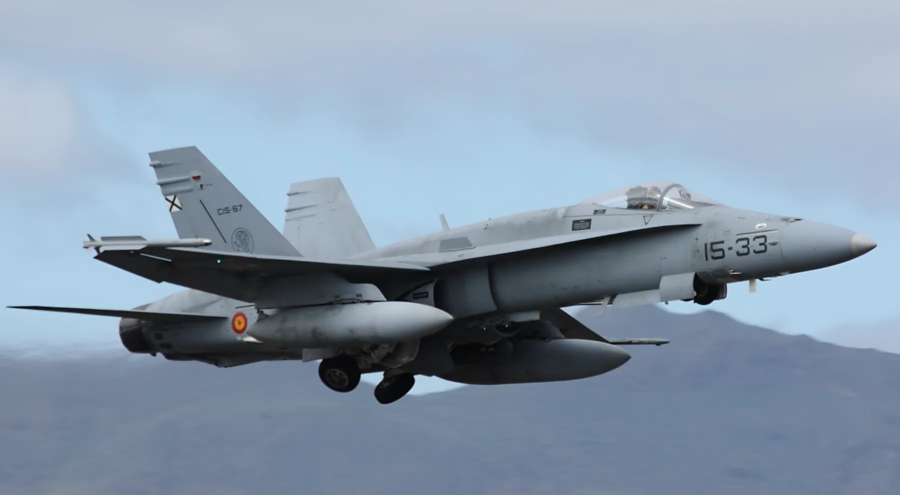 Dos cazas F-18 españoles de la OTAN derriban un dron no identificado sobre espacio aéreo de Rumanía