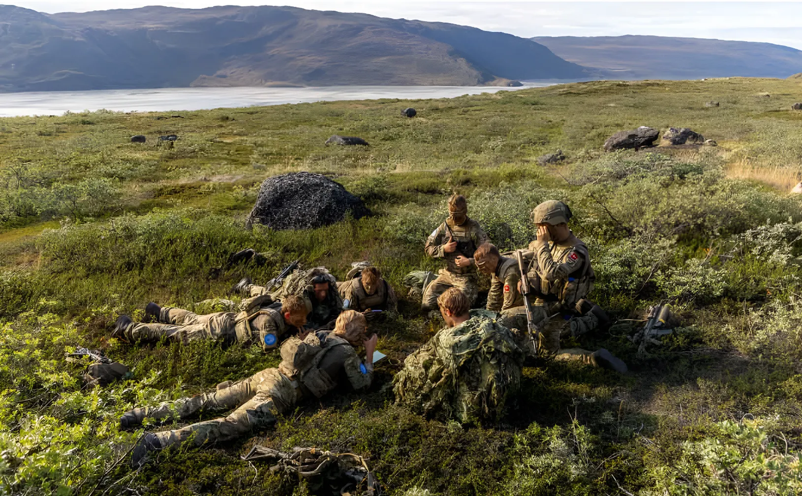 Reclutas daneses realizan entrenamiento militar en Groenlandia