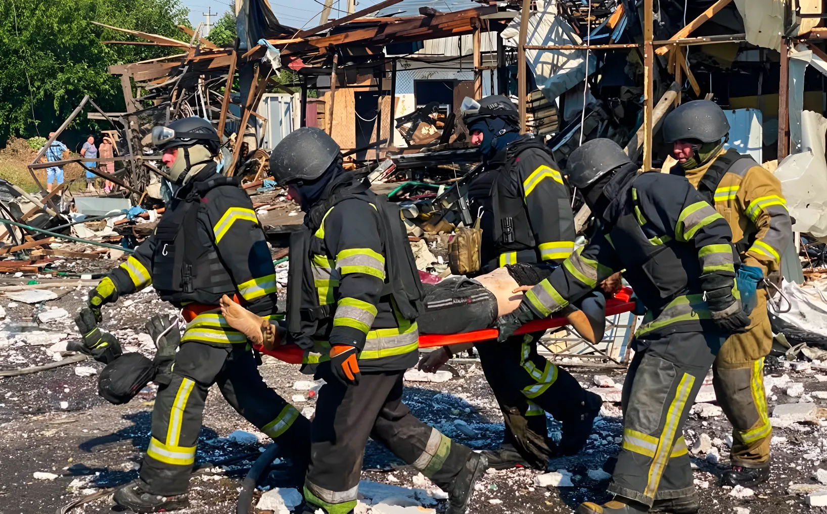 Ataque ruso en Kharkiv deja 10 muertos mientras Kiev lanza ofensiva contra Moscú