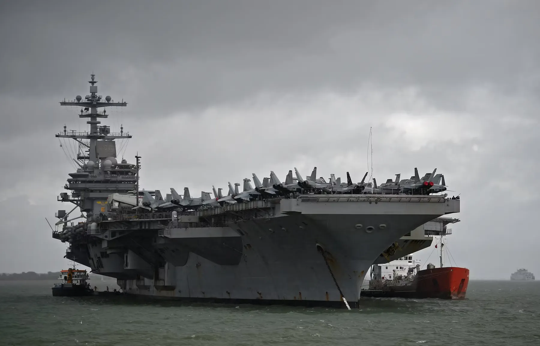 Fuerzas navales de Estados Unidos neutralizan un buque que intentaba violar el bloqueo al estado terrorista de Irán