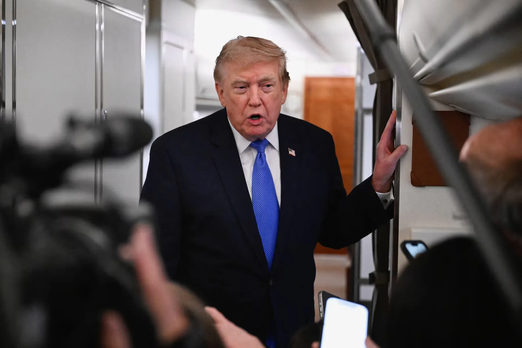 El presidente Donald Trump exige a Irán optar por un acuerdo con EE. UU. o encarar la rendición total
