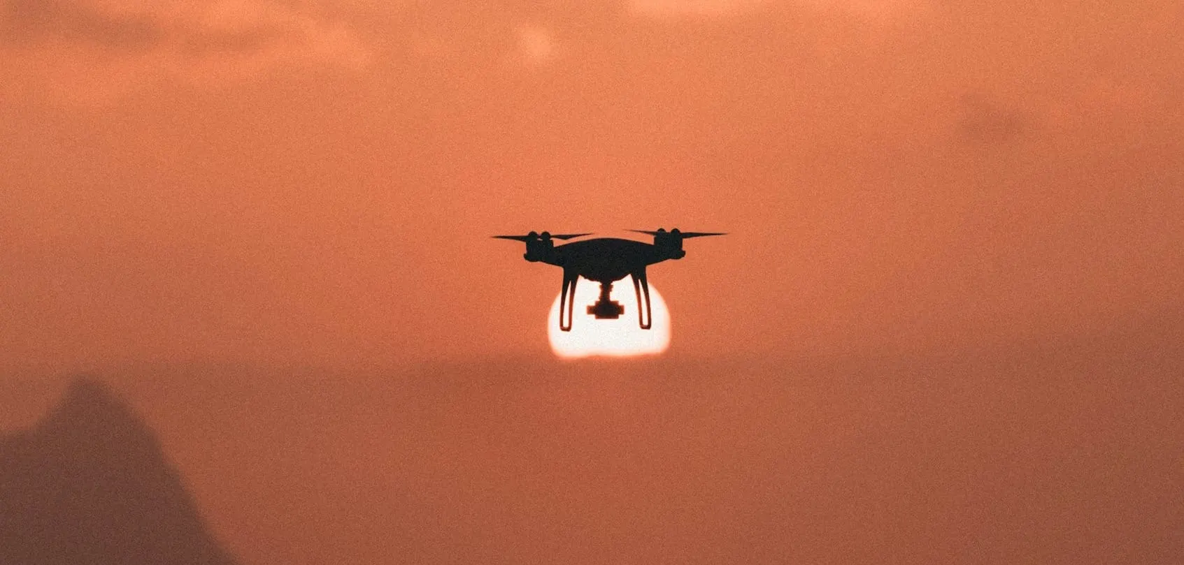 Conductor de autobús derriba un dron con explosivos en un aeropuerto de la OTAN en Alemania