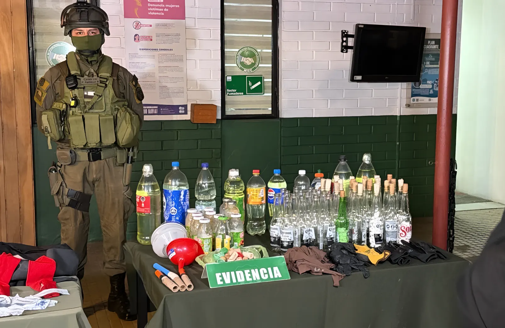 Carabineros de Chile incauta más de 80 bombas molotov y detiene a cinco personas en Cerro Navia