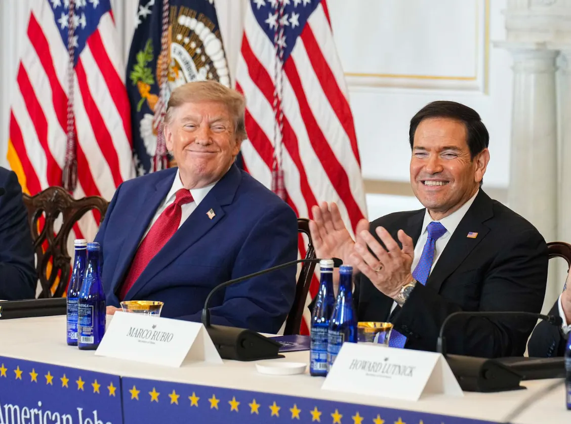 Donald Trump y Marco Rubio celebran histórico acuerdo sobre el control de seguridad en Groenlandia