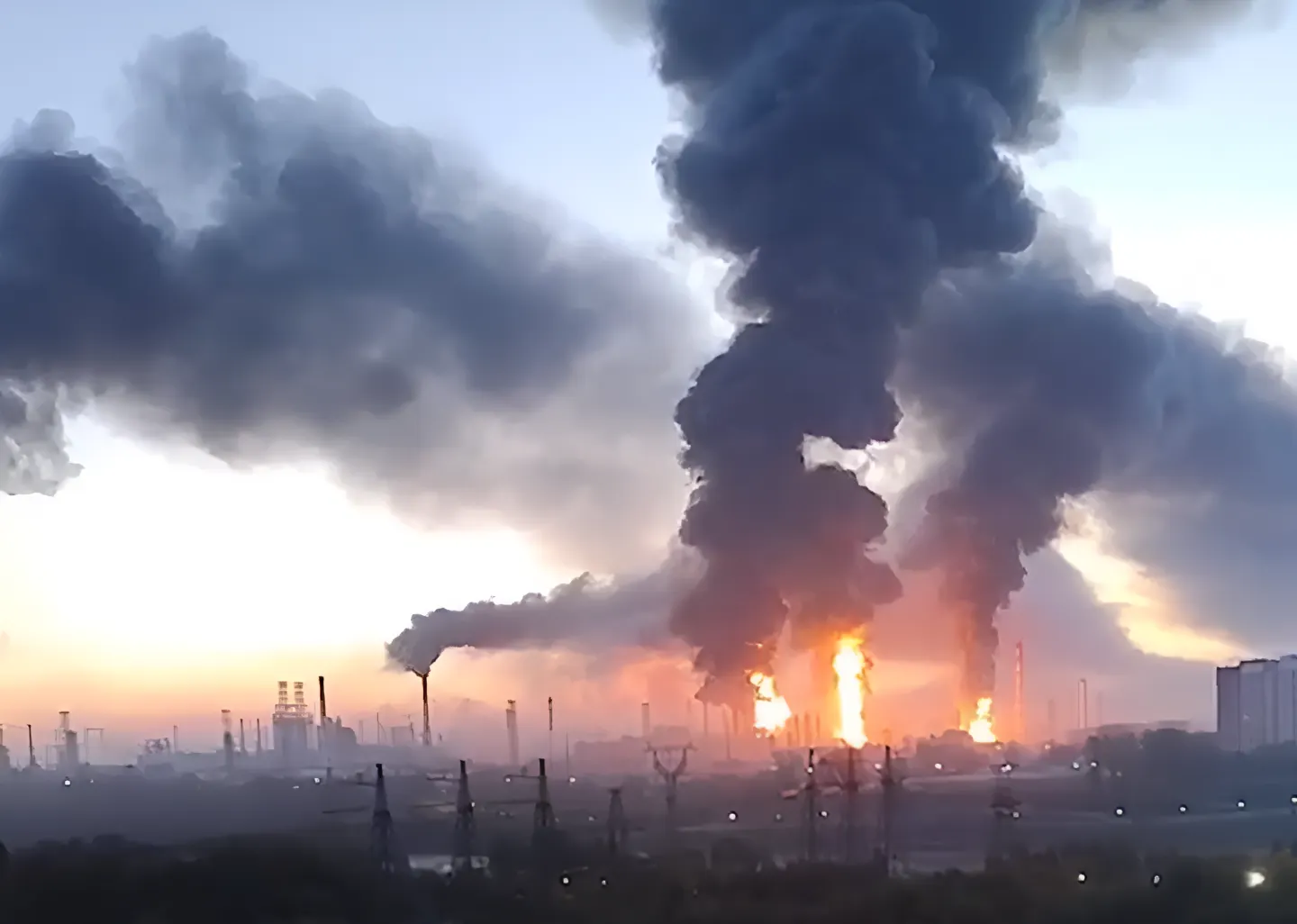 Ucrania ataca una refinería de petróleo en Moscú con más de 1.000 drones