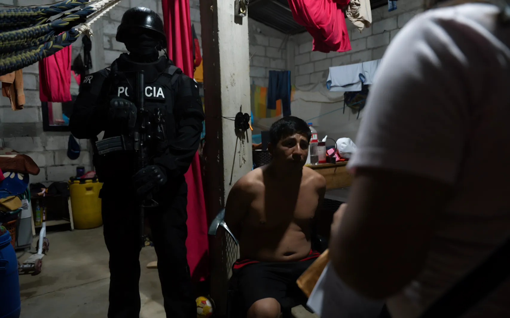 Detienen en Guayaquil a 13 integrantes de "Los Igualitos" tras allanamientos en Nueva Prosperina