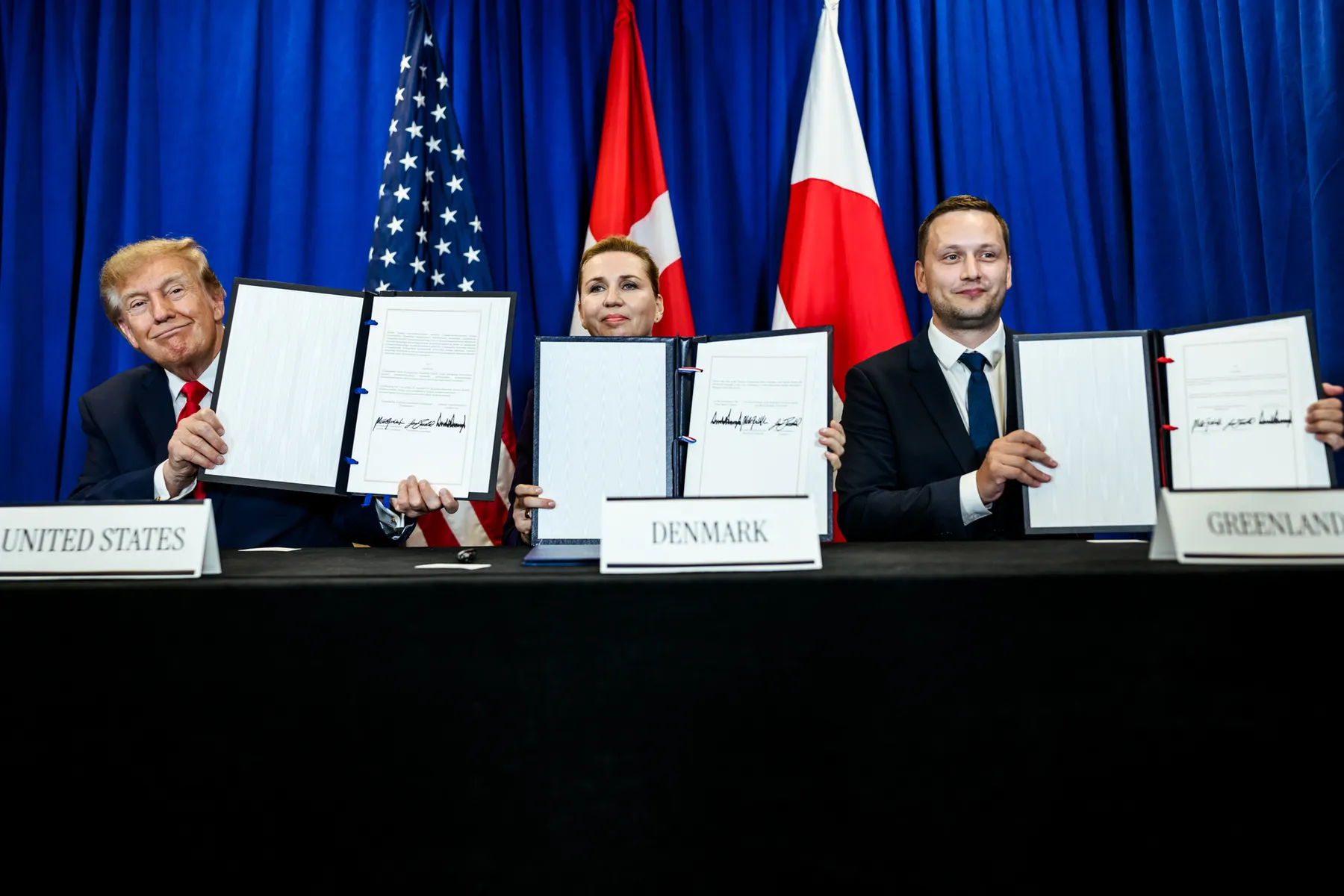 Donald Trump firma un acuerdo de seguridad con Dinamarca para reforzar la presencia militar en Groenlandia