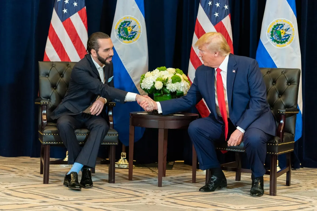 "Haz lo que tengas que hacer": Trump respalda la ofensiva militar de Bukele contra las bandas en Haití