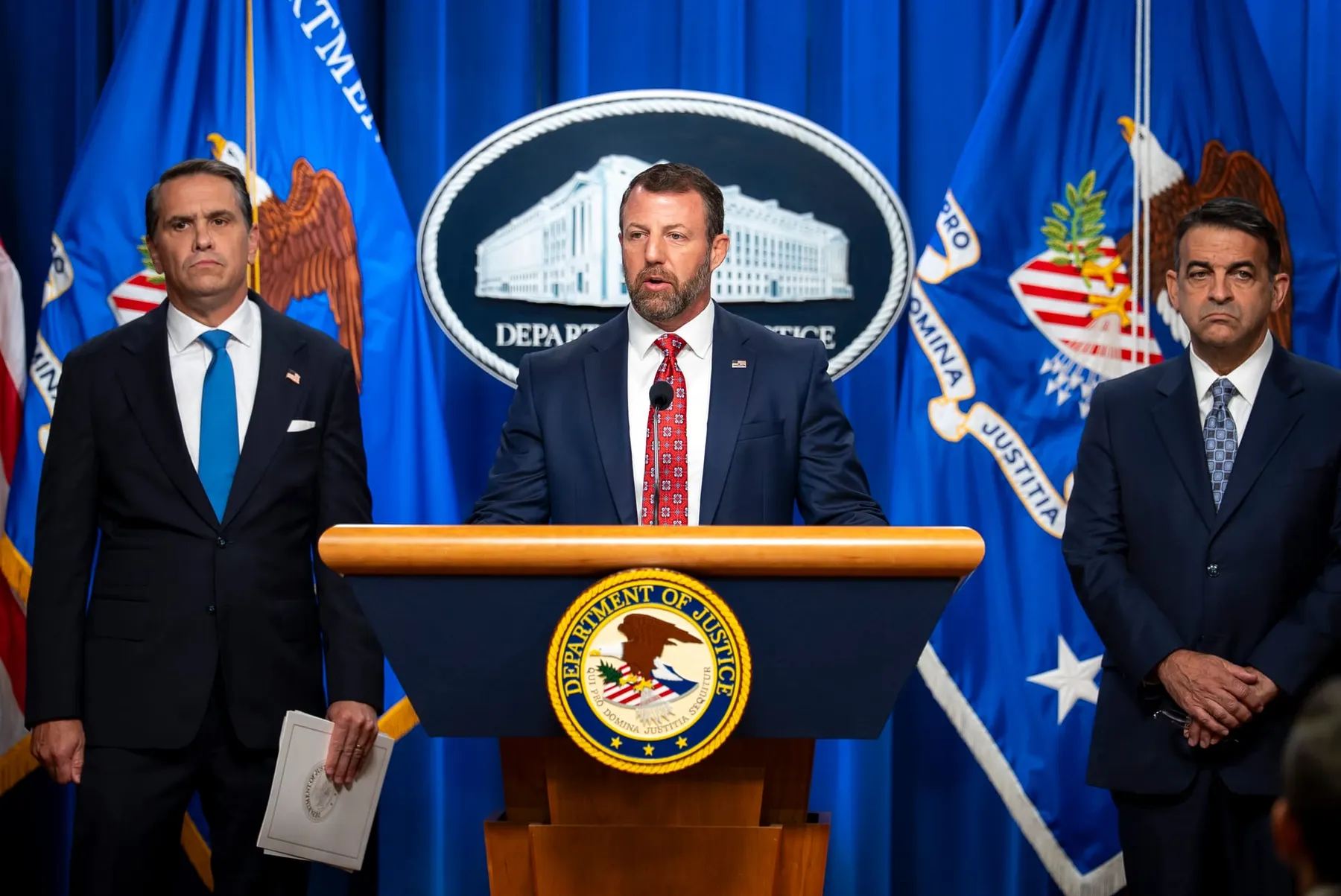 El DHS denuncia que Nueva York ignoró casi 15.000 solicitudes de custodia para delincuentes ilegales