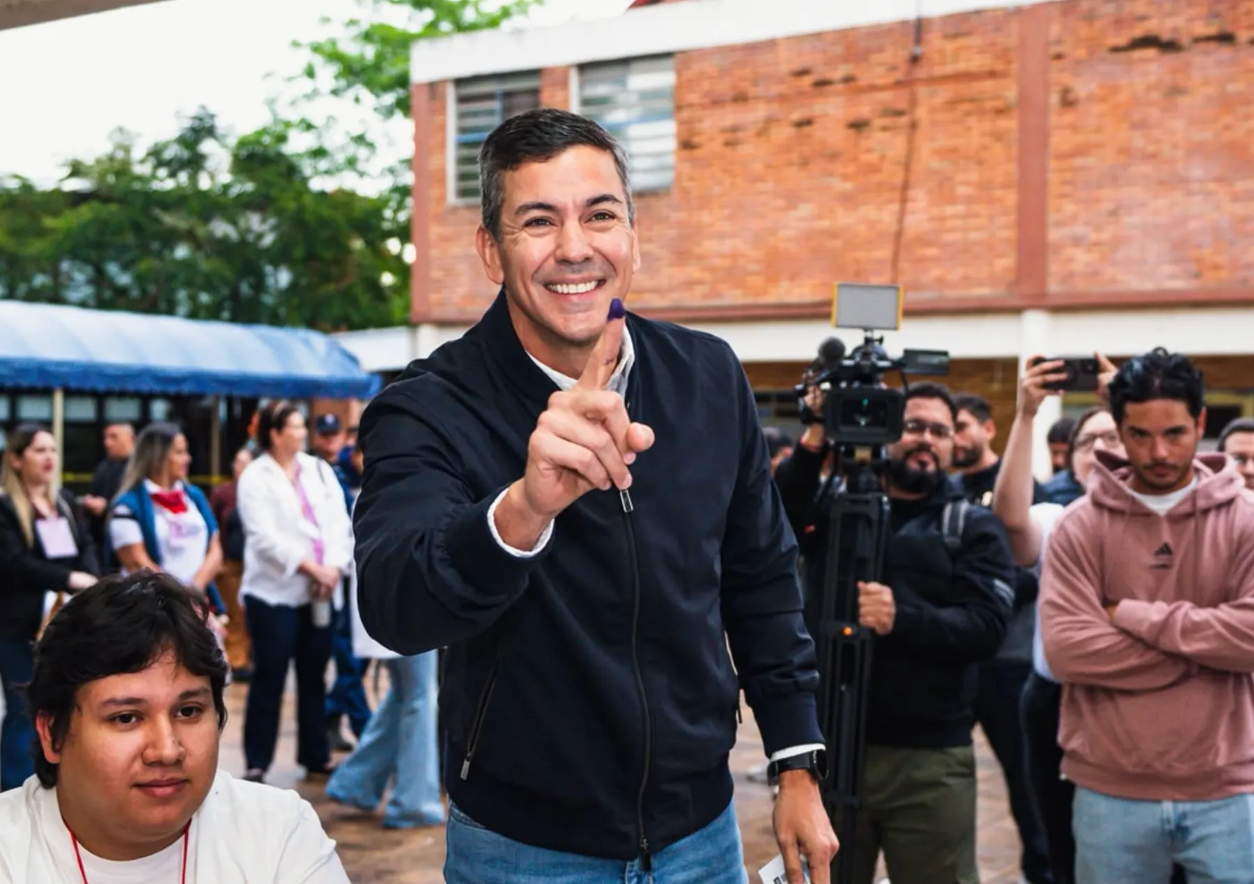 Presidente de Paraguay, Santiago Peña, vota en las municipales 2026