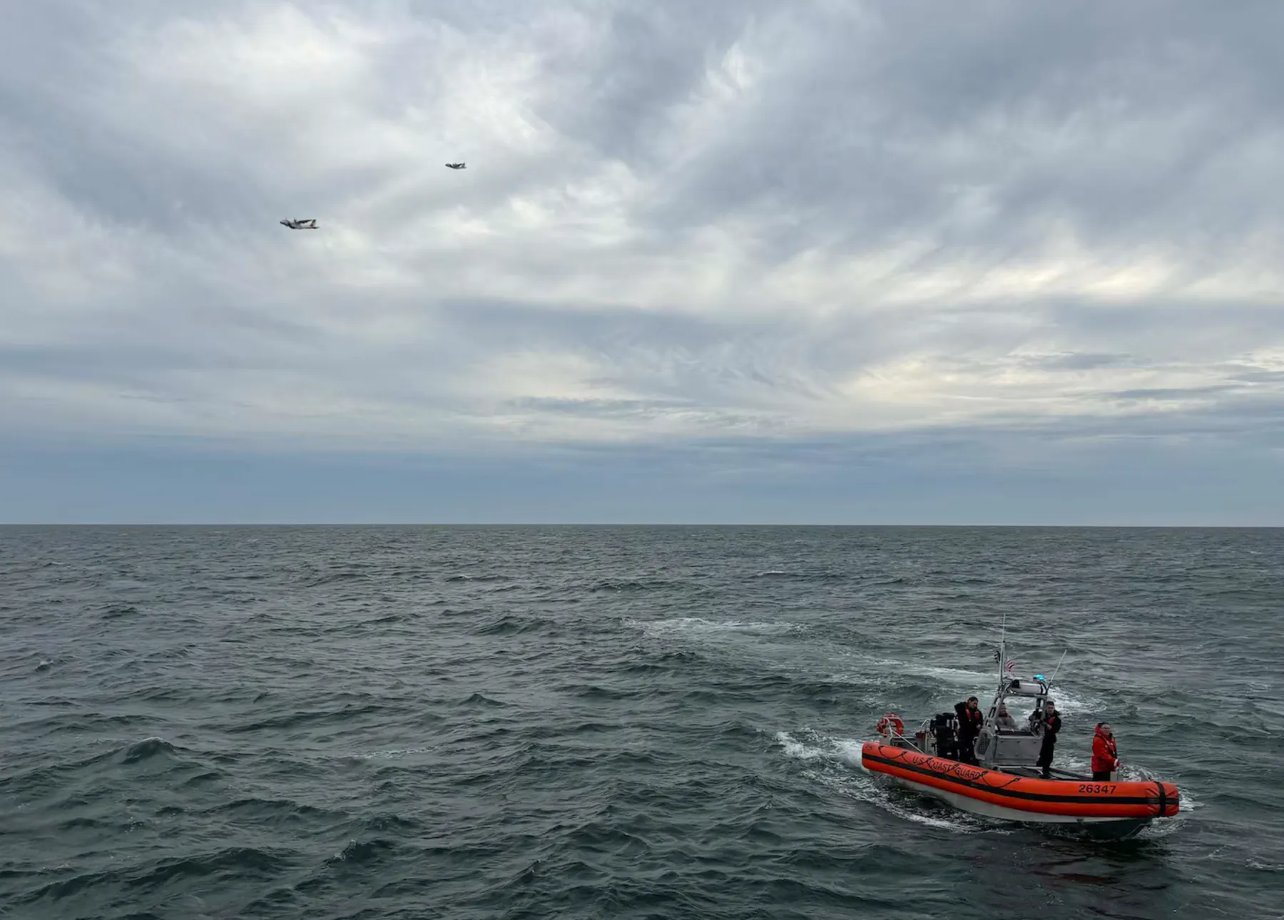 Guardia Costera de EE. UU. halla restos del avión médico desaparecido cerca de Nantucket con seis personas a bordo