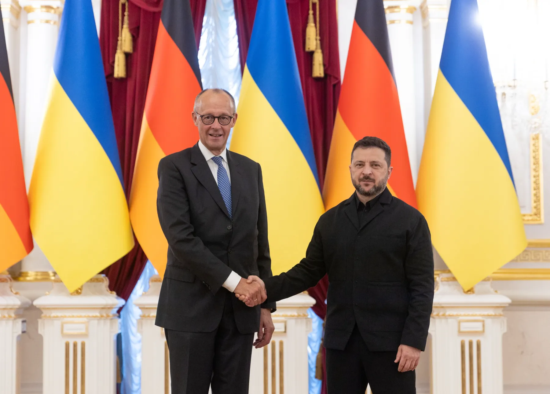 Merz acuerda con Zelenski más de 8.500 millones de euros en proyectos de seguridad para Ucrania