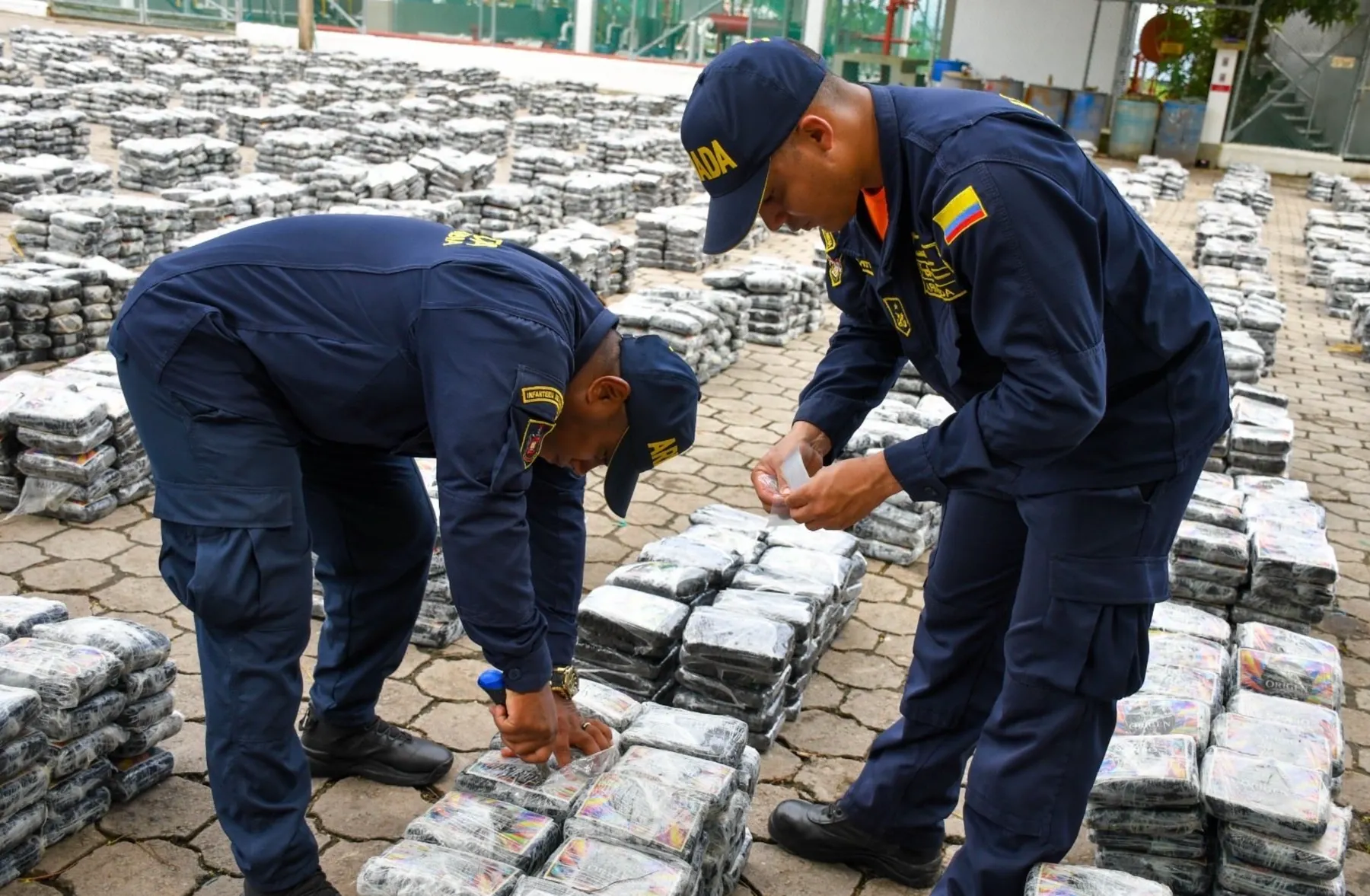 La Armada de Colombia incauta más de seis toneladas de marihuana en el Pacífico con destino a Costa Rica
