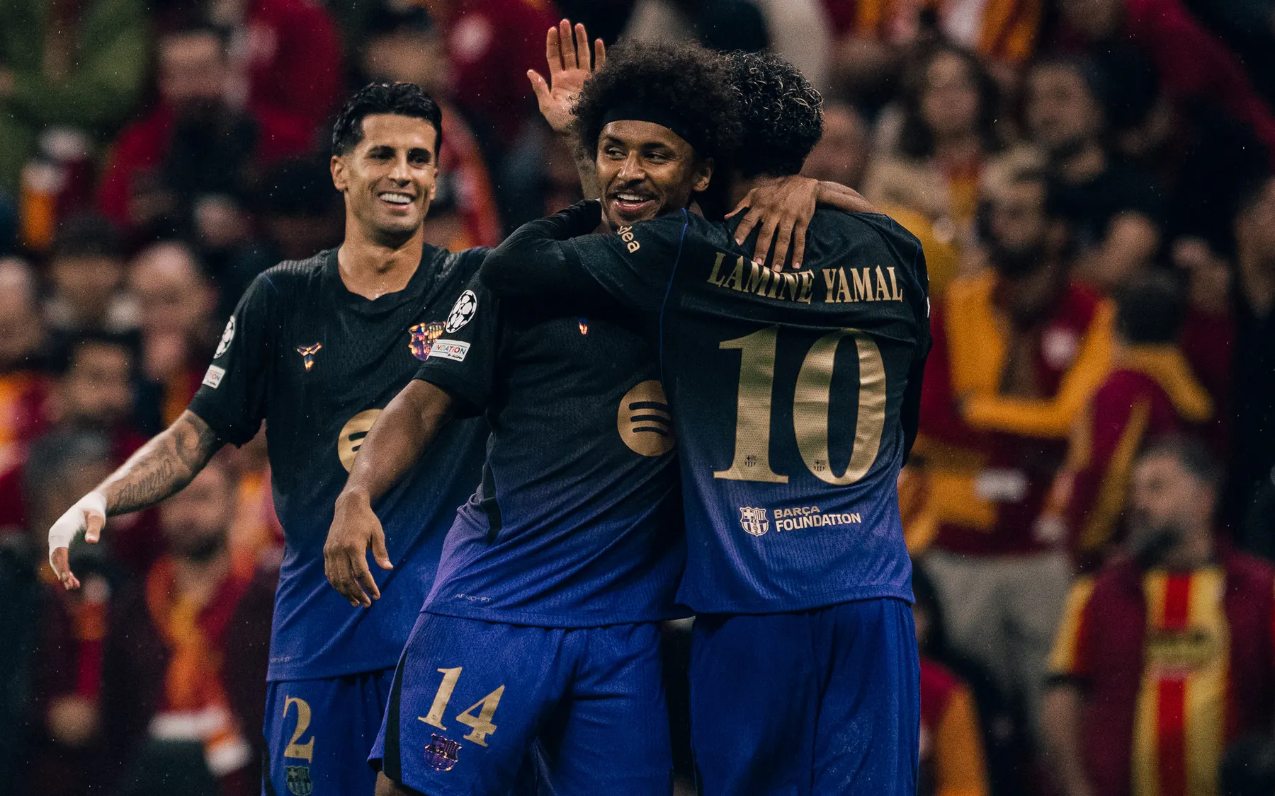 El Barcelona remonta en Estambul con una goleada frente al Galatasaray liderada por Lamine Yamal