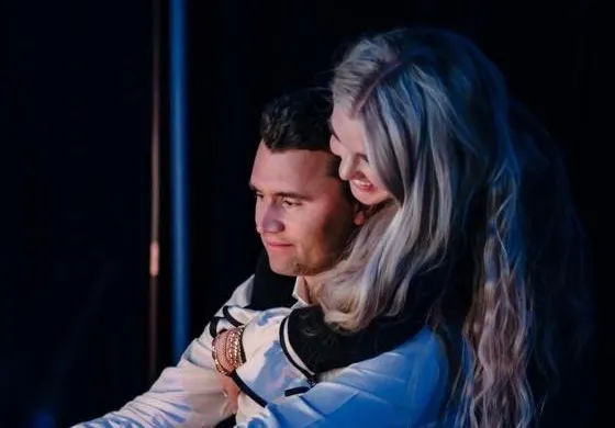 Erika Kirk rinde un emotivo tributo a su difunto esposo Charlie Kirk en el día de su cumpleaños