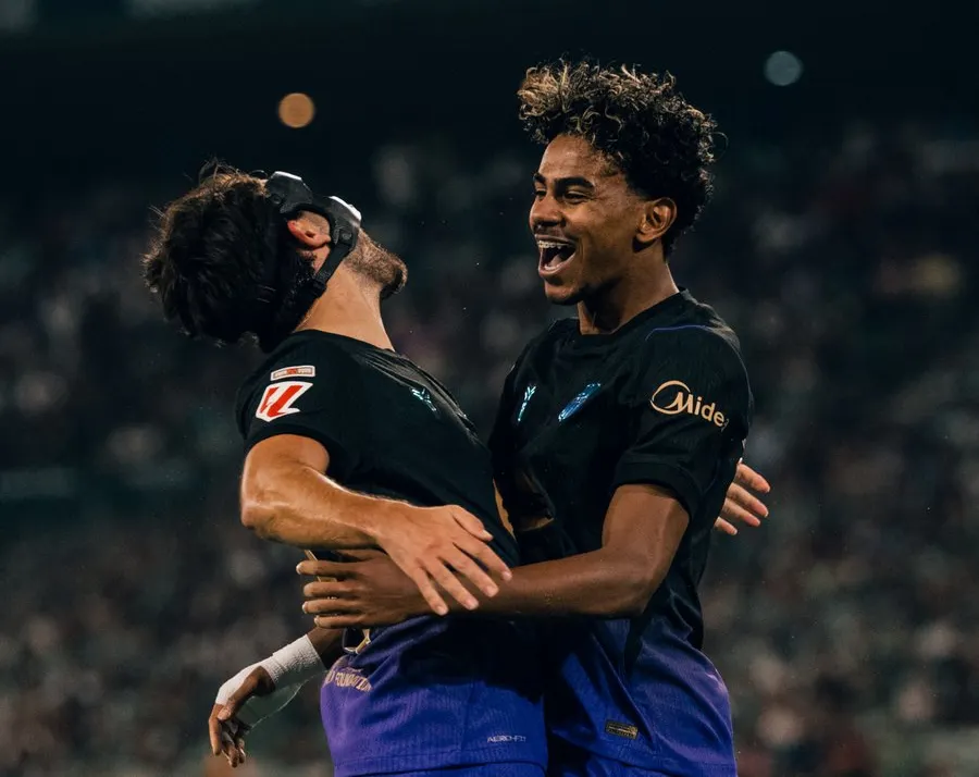 El FC Barcelona vence al Real Betis, supera el récord del 'Tata' Martino e iguala el mejor arranque en la historia de LaLiga