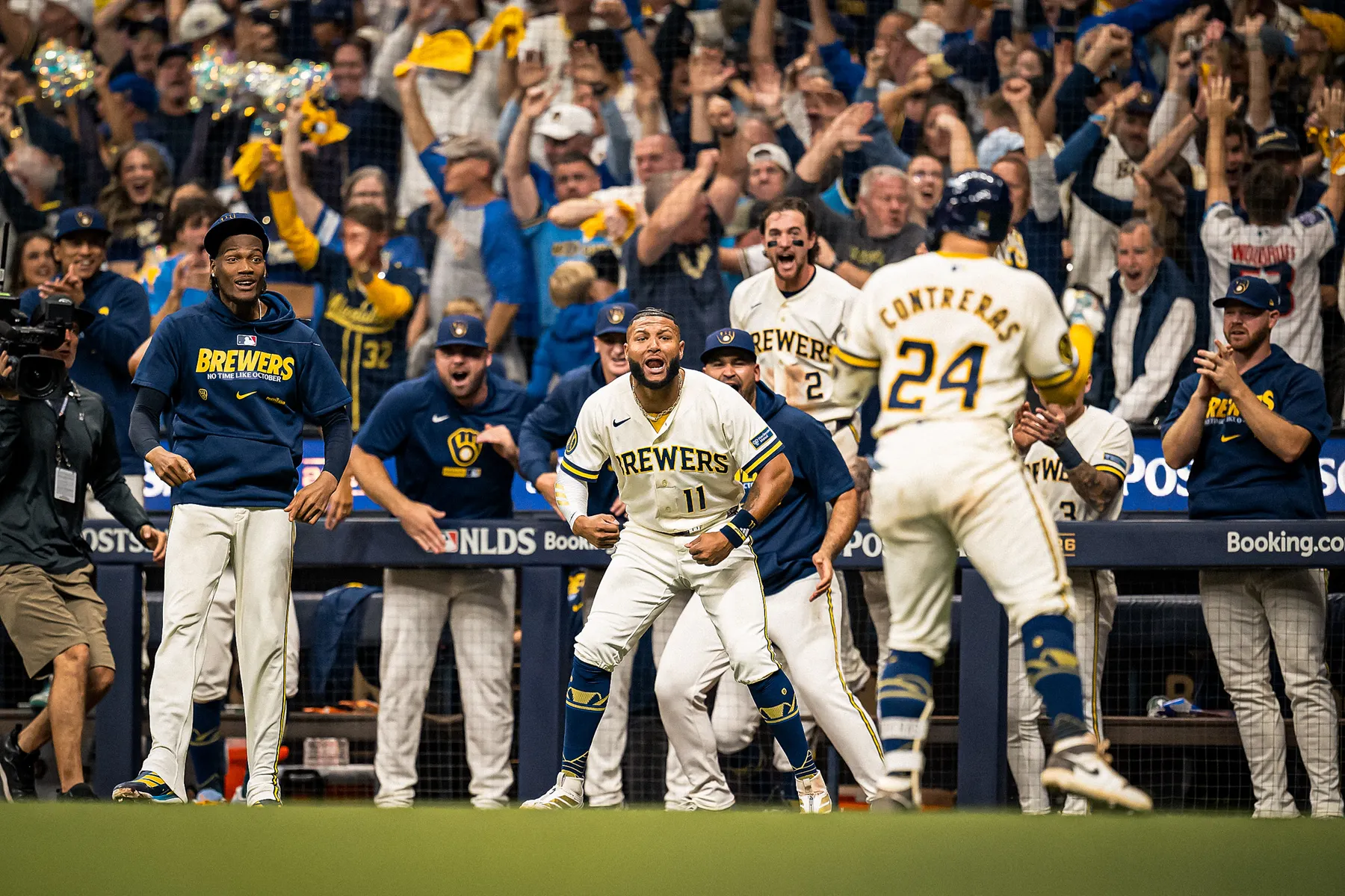 Milwaukee Brewers superan a San Diego Padres en el inicio de la Serie Divisional tras una jugada insólita en la novena entrada
