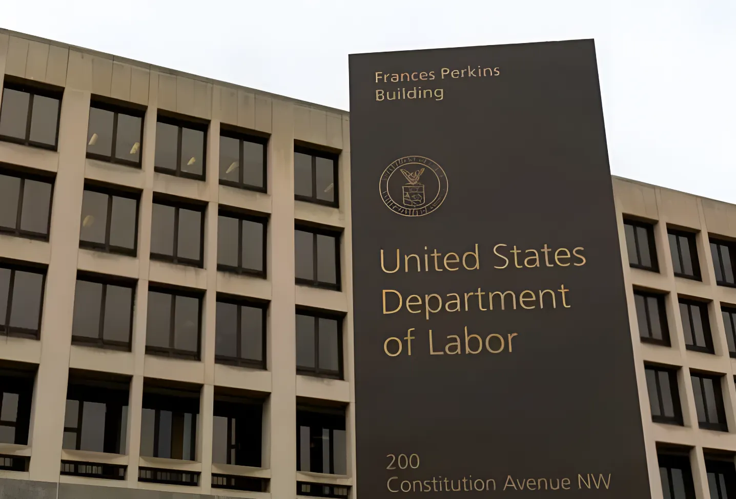 El mercado laboral de Estados Unidos encadena tres meses de sólida expansión y supera las expectativas