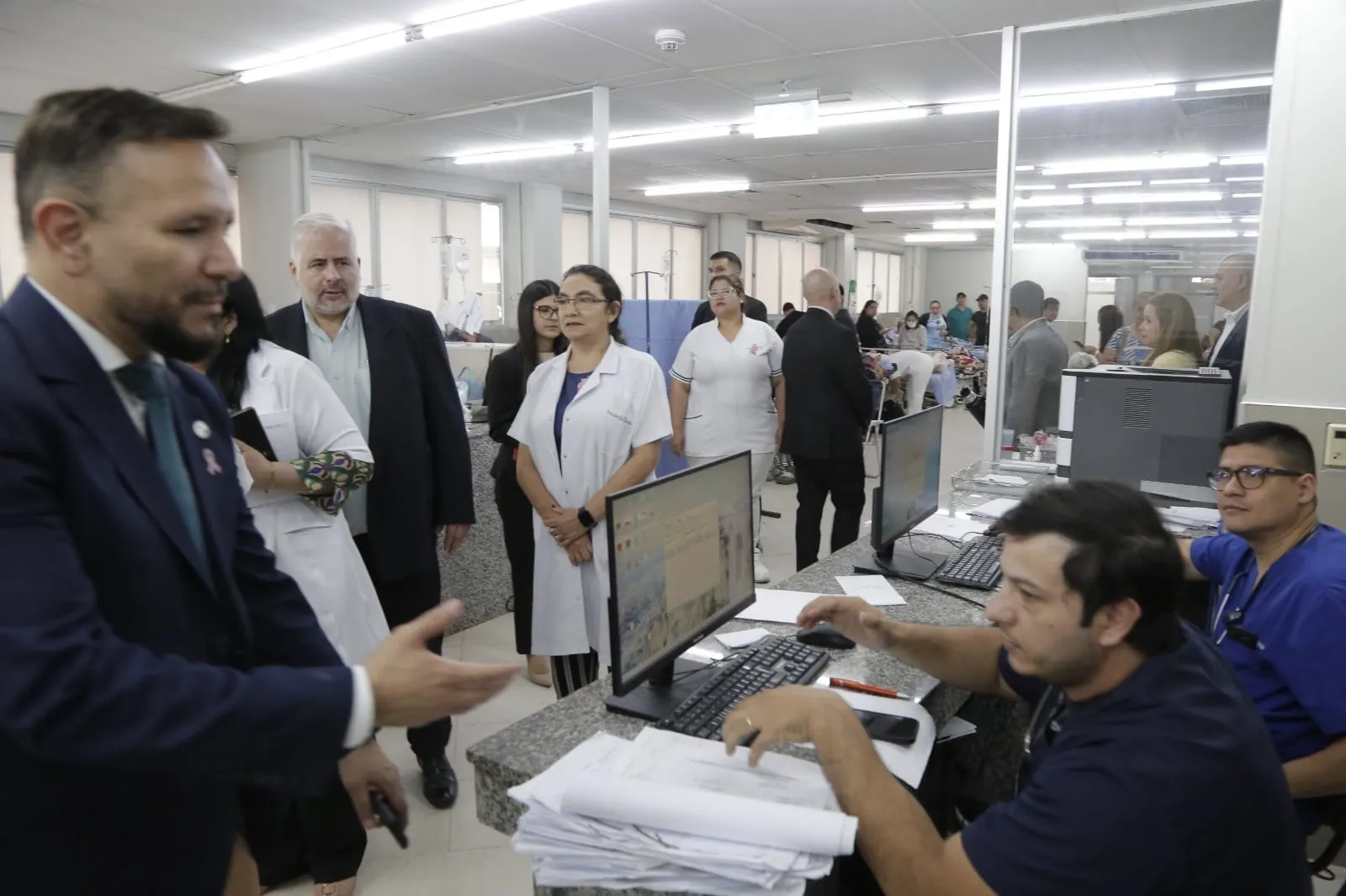 Paraguay apuesta por la tecnología para modernizar la atención médica y facilitar el acceso a la salud