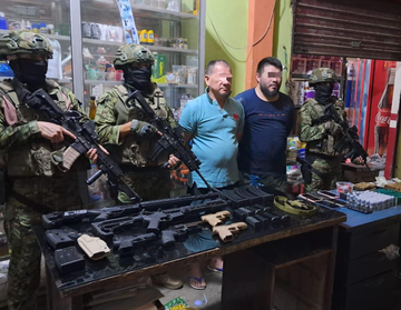 Ejército Ecuatoriano captura a dos miembros del grupo terrorista "Los Lobos" en Guayas