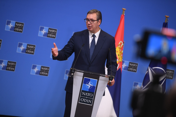El presidente serbio Aleksandar Vucic renuncia a su cargo antes de las elecciones parlamentarias de octubre