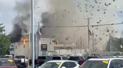 Explosión en clínica veterinaria de Wilmington tras impacto de vehículo (Video)