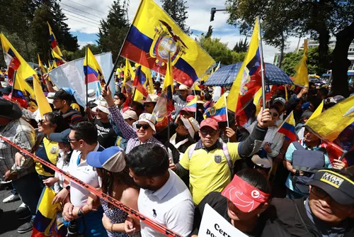 Miles Marchan en Quito Liderados por Noboa contra Corte Constitucional por Frenar Leyes de Seguridad