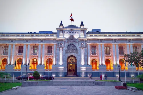 Congreso de Perú presenta mociones para declarar al Cártel de los Soles como organización terrorista