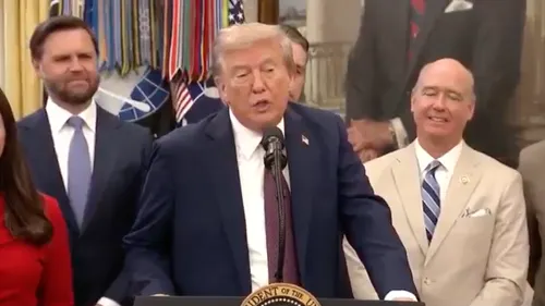 Trump anuncia hundimiento de barco con drogas proveniente de Venezuela (VIDEO)