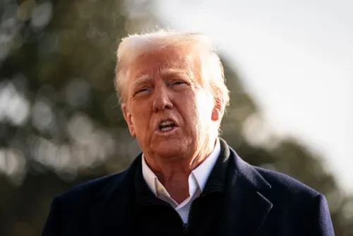 Trump acusa a Gustavo Petro de apoyar el narcotráfico y anuncia el corte total de ayuda estadounidense a Colombia