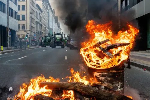 Protestas masivas de agricultores paralizan Bruselas contra el acuerdo UE-Mercosur durante cumbre europea