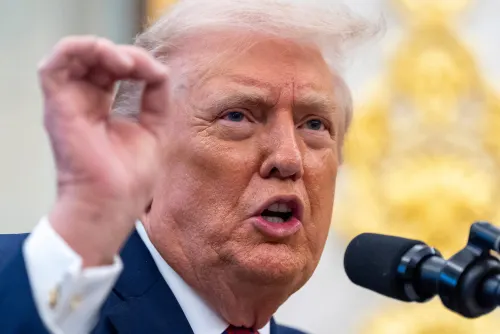 Donald Trump ordena un bloqueo total a los petroleros sancionados que entran y salen de Venezuela