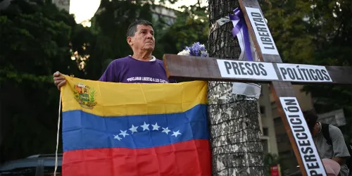 Venezuela libera a 24 presos políticos en operativo nocturno: Foro Penal confirma excarcelaciones en La Crisálida y El Rodeo 1