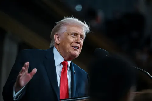 Trump plantea posible acción militar contra Irán y reafirma que no permitirá que obtenga armas nucleares