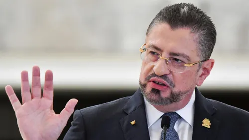 Costa Rica y EE. UU. firman acuerdo para el traslado de extranjeros