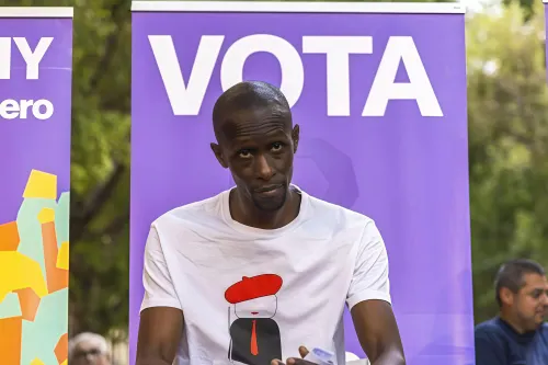 El exdiputado de izquierda Serigne Mbaye, libre tras un altercado que dejó cinco policías heridos