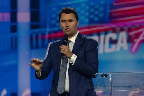 Sentencian por pedofilia a exdirector de Oregón que se burlaba de la muerte de Charlie Kirk
