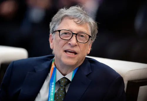 Bill Gates advierte: solo tres sectores resistirán el avance de la IA