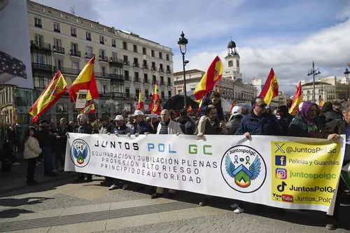 La policía española estalla contra la humillación de Pedro Sánchez y los agentes recorren Madrid pidiendo equiparación salarial