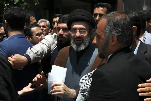 Irán desmiente a Trump y amenaza con mantener los precios del petróleo por las nubes