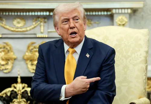 Trump congela ataques energéticos tras someter a Irán a la negociación