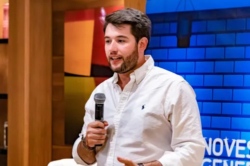 Carlo Angrisano deja Nuevas Generaciones del PP y pide el voto para Vox