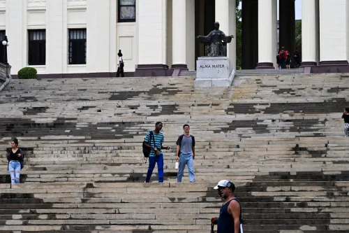 Estudiantes cubanos encaran al Gobierno ante la parálisis educativa