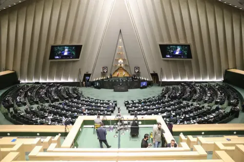 El régimen de Irán agita la amenaza nuclear al debatir su salida del tratado de no proliferación