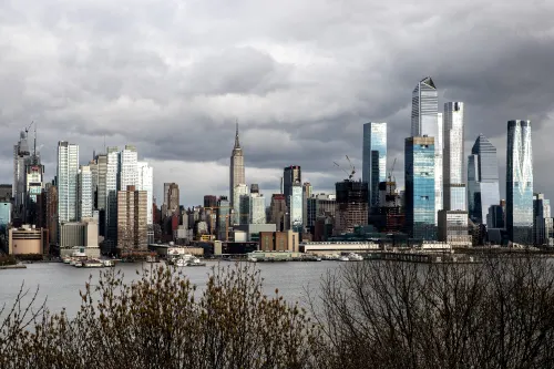 El socialista Mamdani analiza duplicar impuestos a millonarios en Nueva York