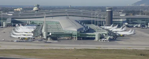 Detenidos empleados en el Aeropuerto de Barcelona por traficar con inmigrantes ilegales