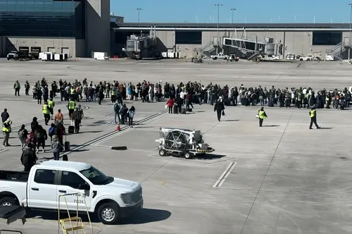 Evacuan Aeropuerto Internacional de Kansas City por amenaza de bomba