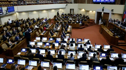 Cámara de Diputados aprueba restringir beneficios fiscales a inmigrantes ilegales en Chile