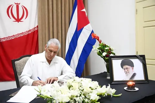 Provocación en La Habana: Díaz-Canel rinde honores a Jameneí en plena tensión con Trump
