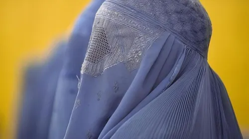 El Parlamento de Cantabria exige prohibir el burka y el niqab en espacios públicos por atentar contra la dignidad de la mujer